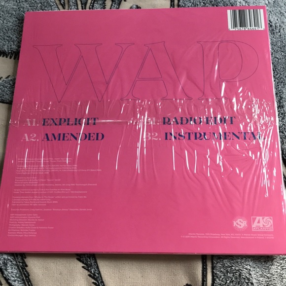 💜🆕SIGNED!! Cardi B x Megan Thee Stallion Purple Edition Vinyl of WAP!💜💜 - Picture 5 of 12